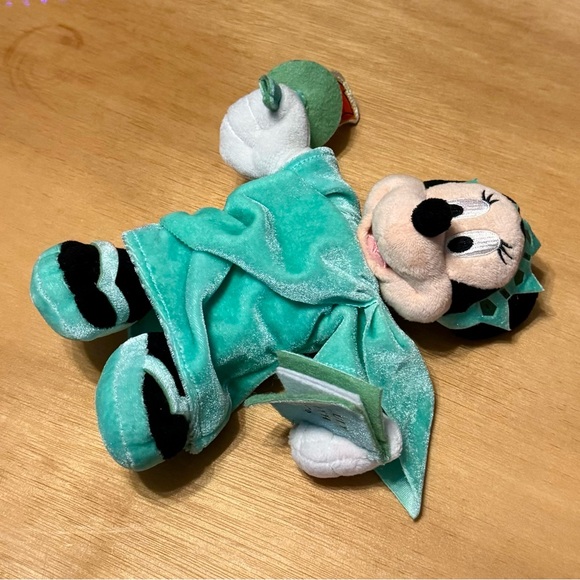 Disney Minnie Mouse Lady Liberty Statue Plush 9” Used w/ Tag - Picture 4 of 11